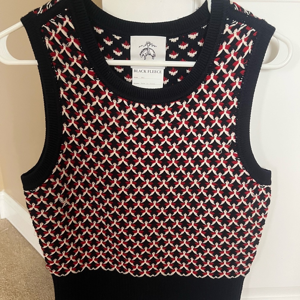 Women's Sleeveless Knit Top - Black and Red